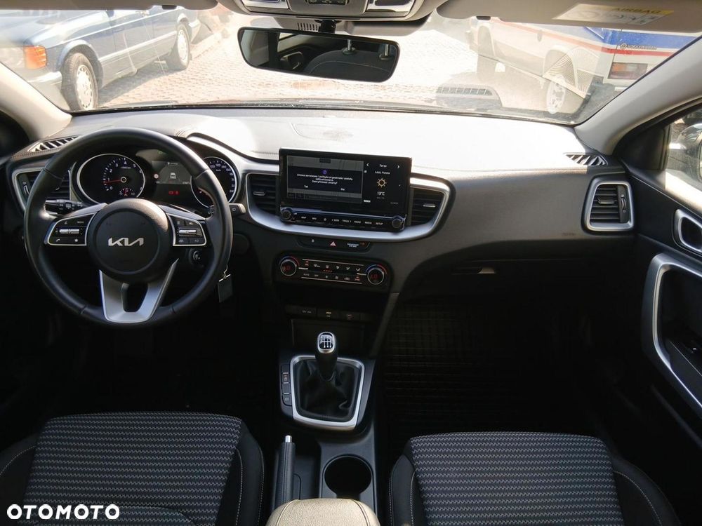 Kia Ceed - 24