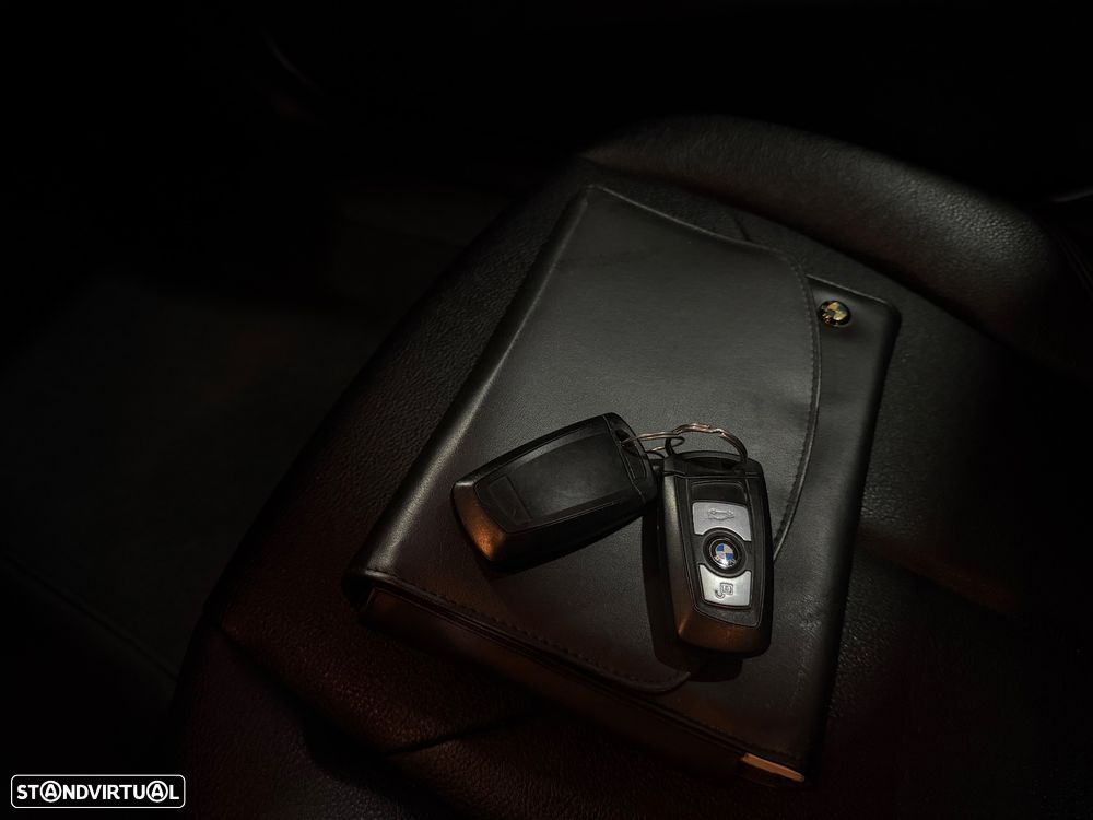 BMW 318 d Luxury Line - 15