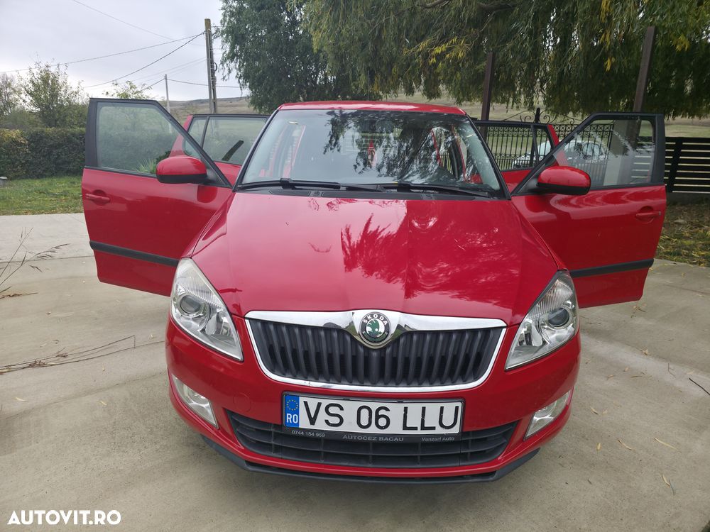 Skoda Fabia 2011 photo 3