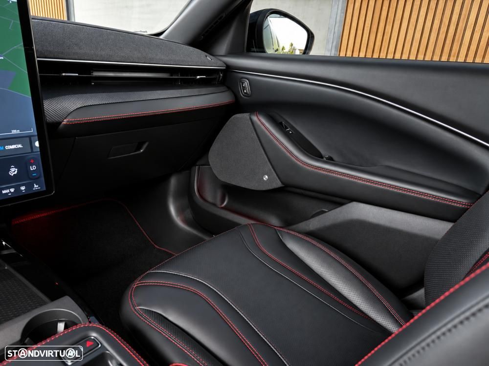 Ford Mustang Mach-E 75.7 kWh Premium AWD - 39