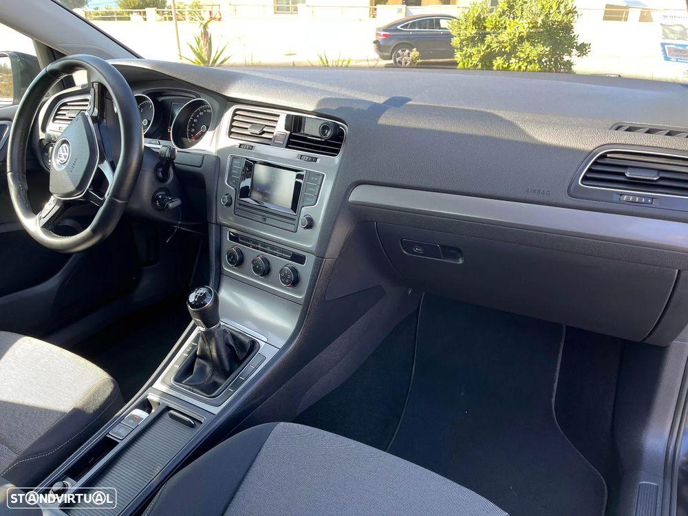 VW Golf 1.6 TDi Trendline BlueMotion - 27