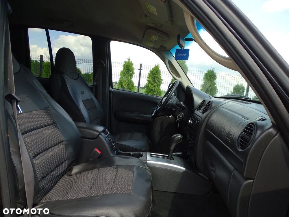 Jeep Liberty - 17