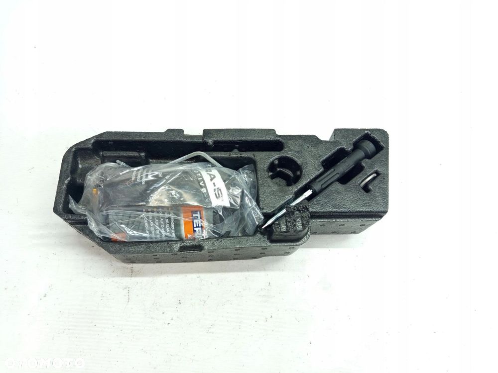 STYROPIAN BAGAŻNIKA KLEJ DO OPON PORSCHE CAYENNE 7P 7P0012112H - 1