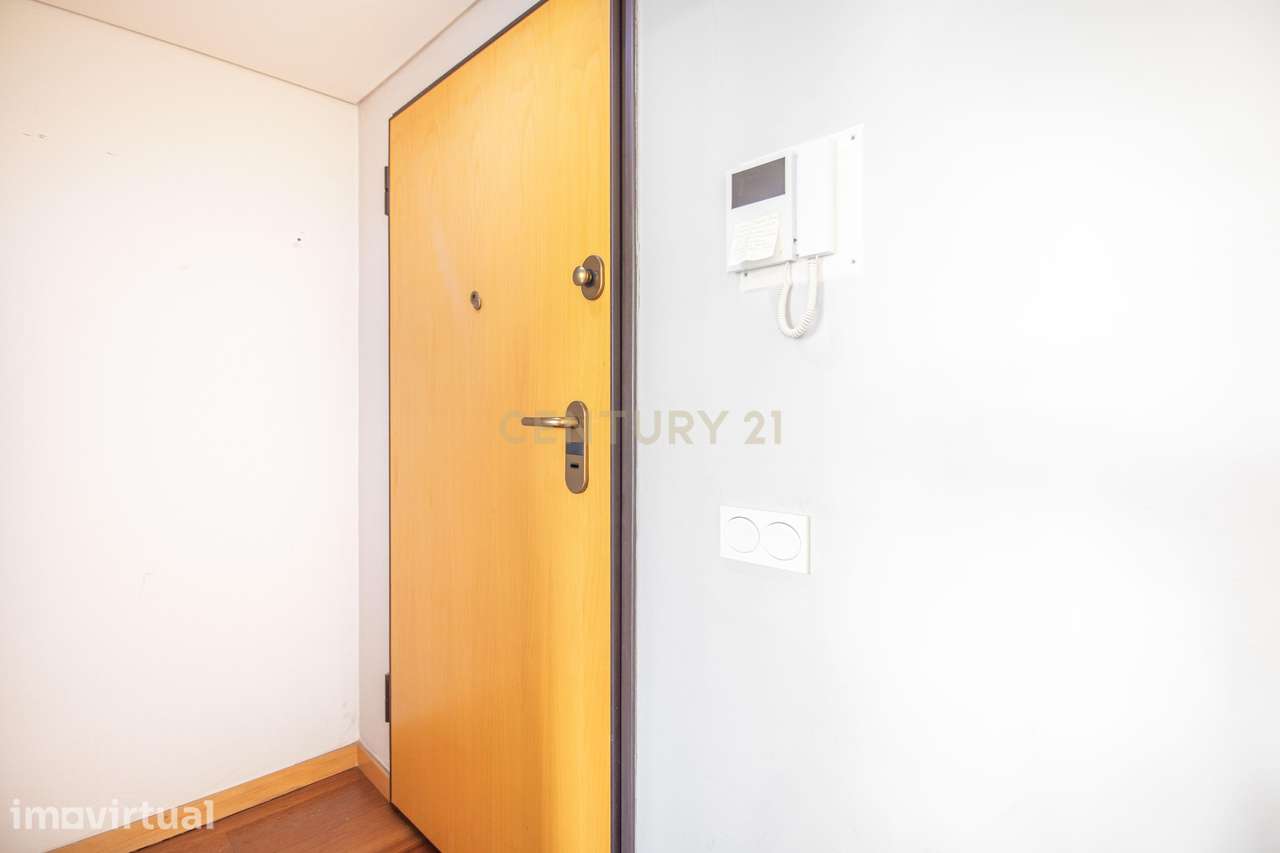 Apartamento T1 com Garagem no Parque Nações - Grande imagem: 2/28