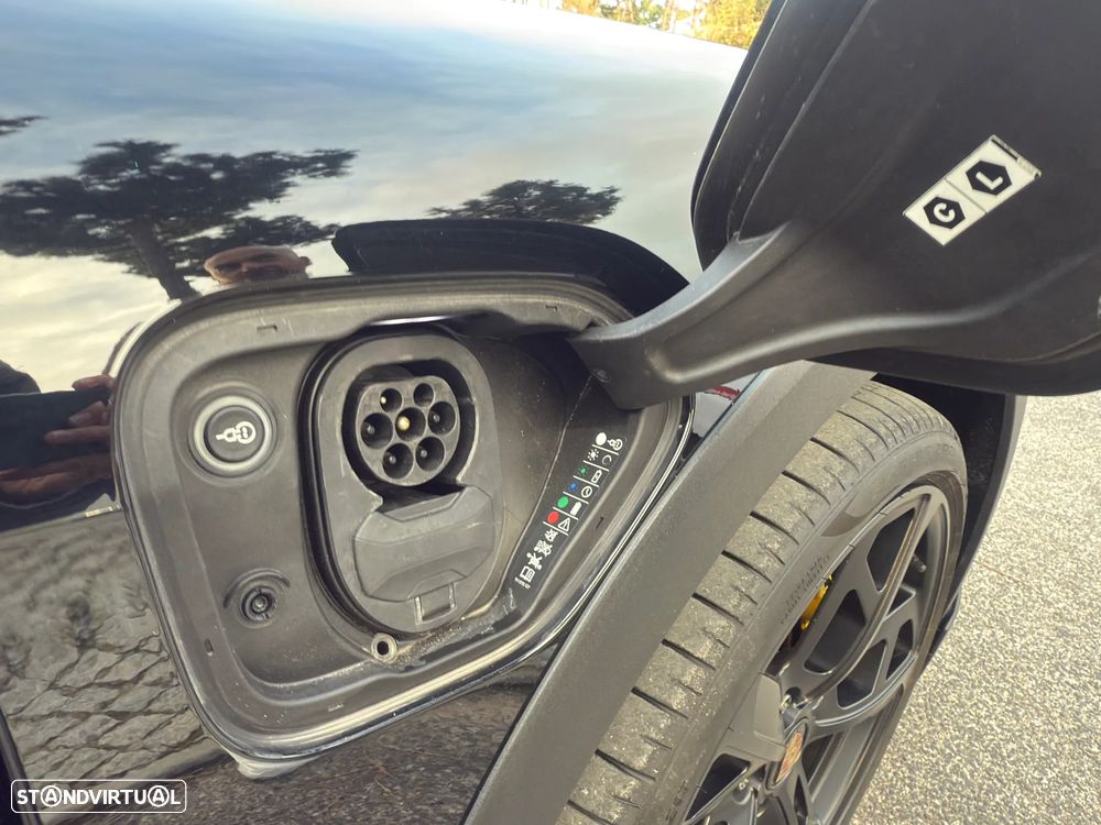 Porsche Taycan Cross Turismo 4 - 23