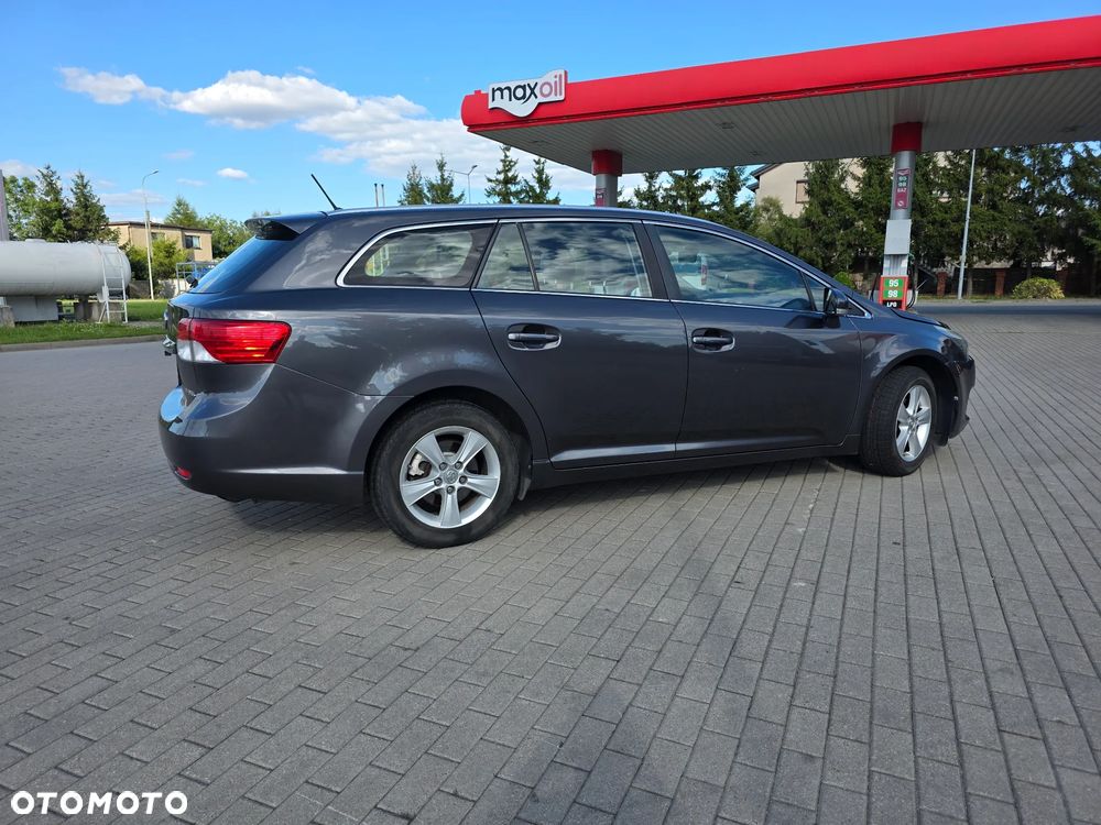 Toyota Avensis 1.8 Active - 3