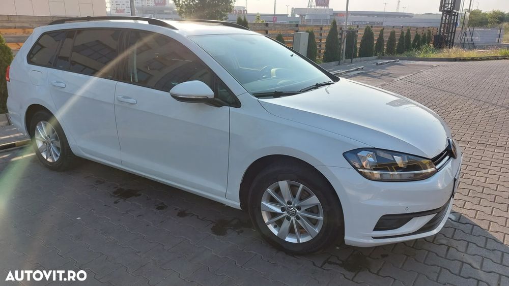 Volkswagen Golf - 1