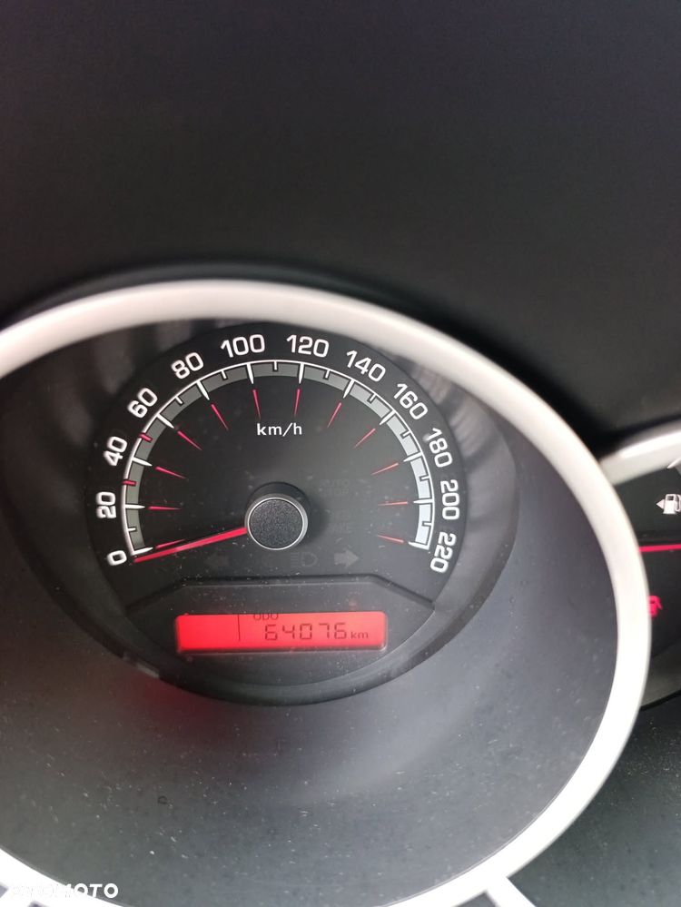 Kia Venga - 8