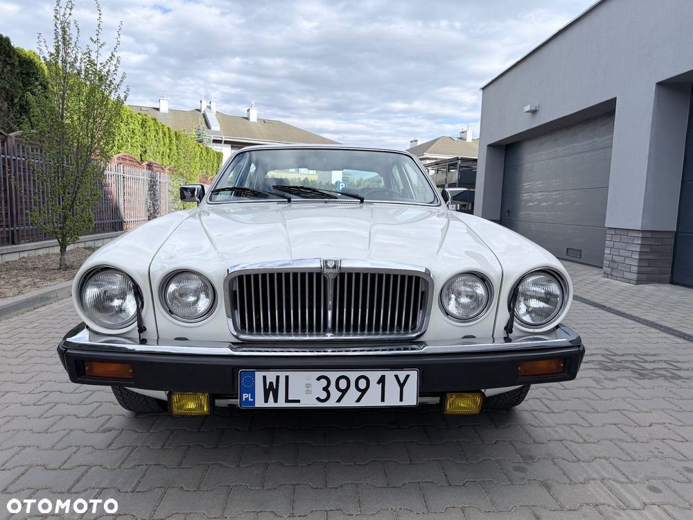 Jaguar XJ - 4