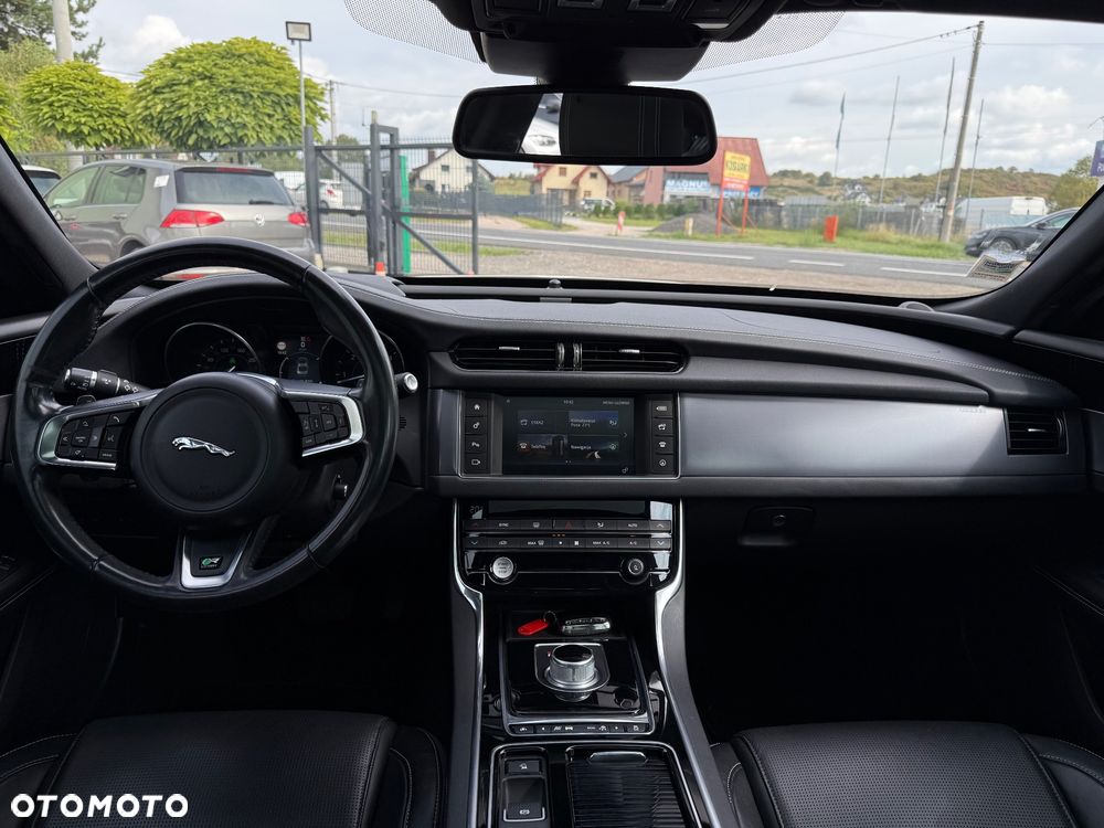 Jaguar XF 30d R-Sport - 9