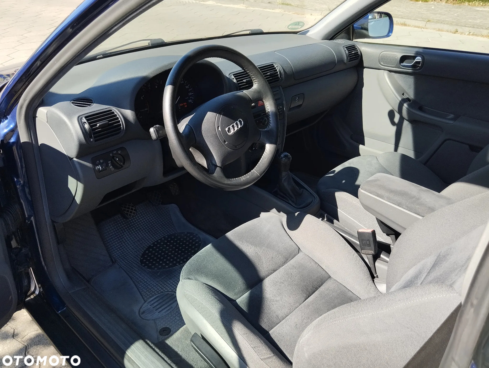 Audi A3 1.6 Ambiente - 11