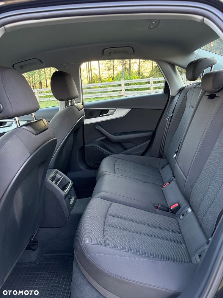 Audi A4 Limousine 35 TFSI mHEV S Line S tronic - 11