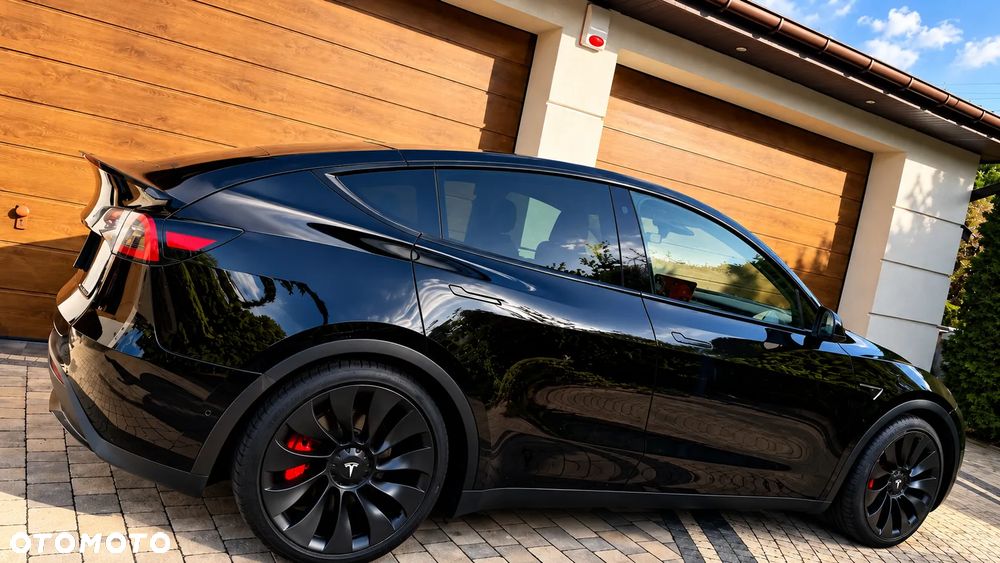Tesla Model Y Performance AWD - 8