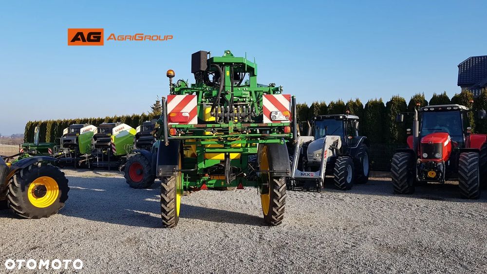 John Deere 832 - 5