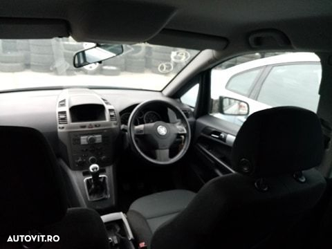 Dezmembrez Opel Zafira B Benzina - 4