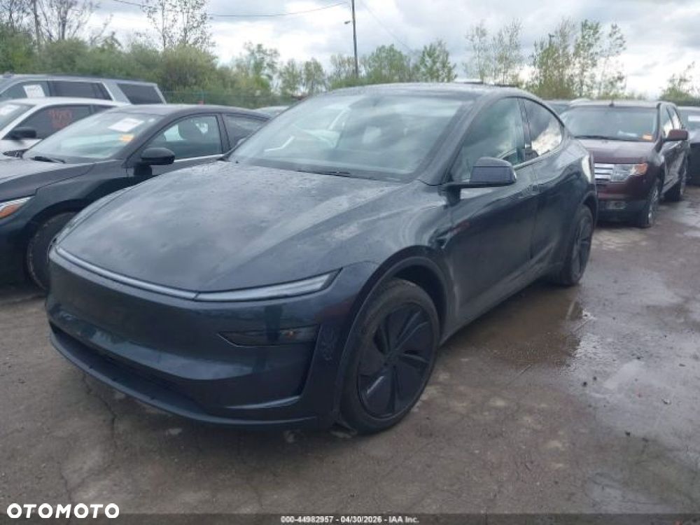 Tesla Model Y - 2