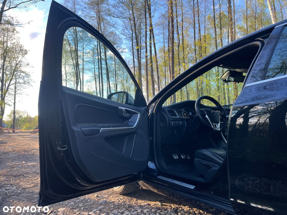 Volvo V60 D3 R-Design - 28