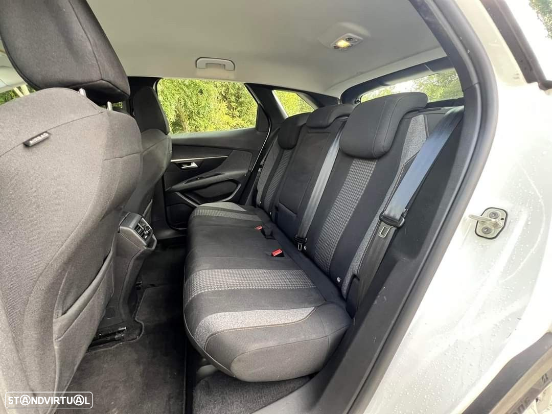 Peugeot 3008 1.5 BlueHDi Allure EAT8 - 26
