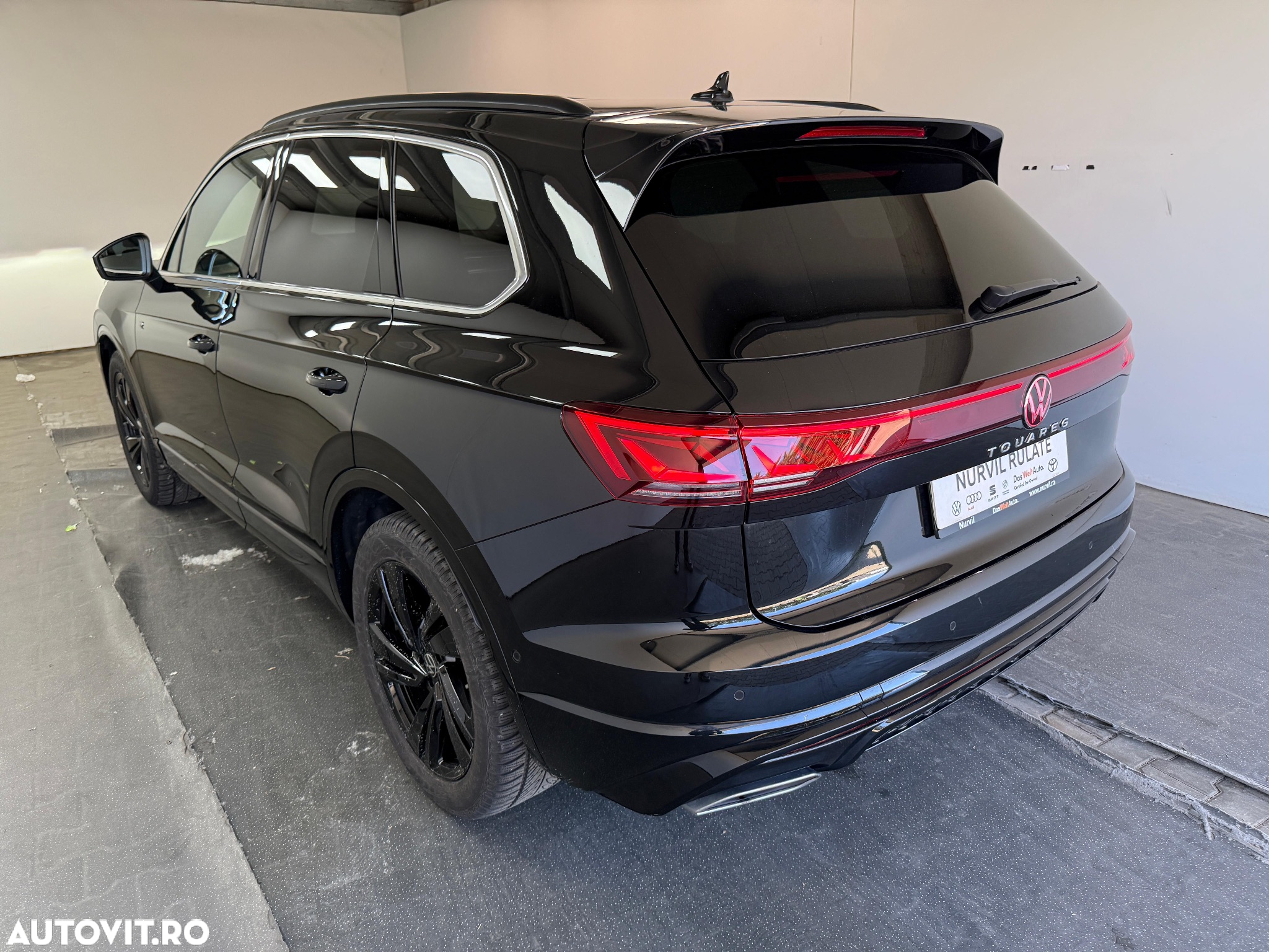 Volkswagen Touareg V6 TDI 4MOTION R-Line - 23