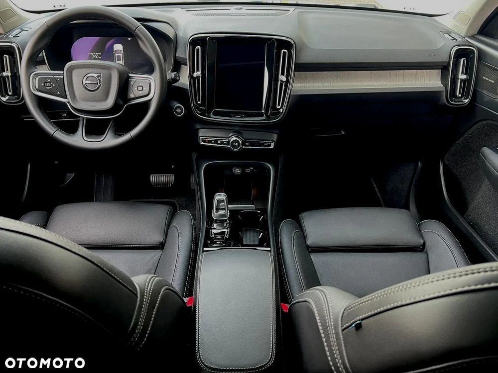 Volvo XC 40 B4 AWD Ultimate Dark - 21