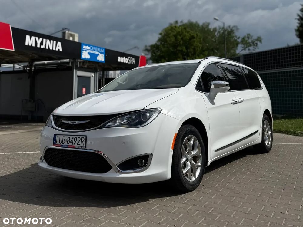 Chrysler Pacifica - 1