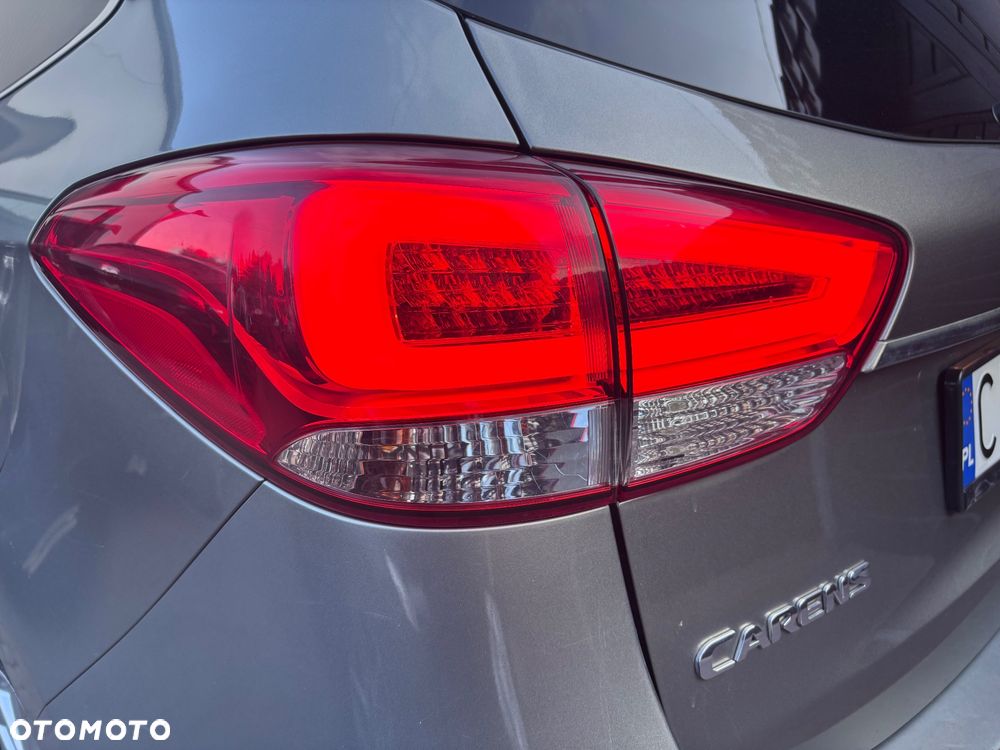 Kia Carens 1.7 CRDi M 7os - 25