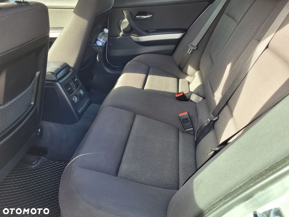 BMW Seria 3 318d DPF Touring Edition Lifestyle - 7