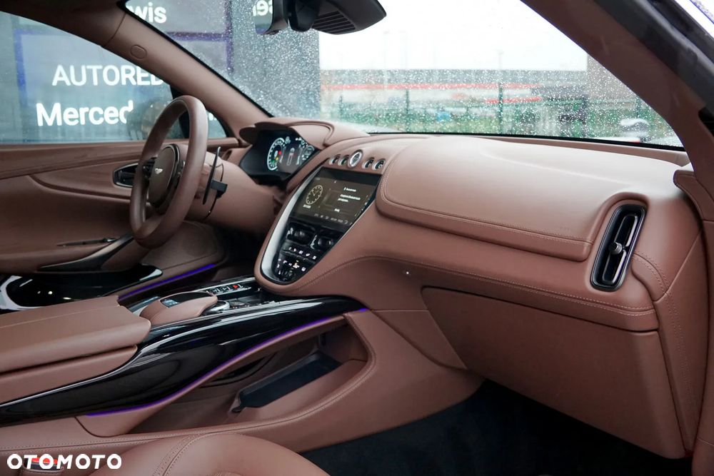 Aston Martin DBX - 20