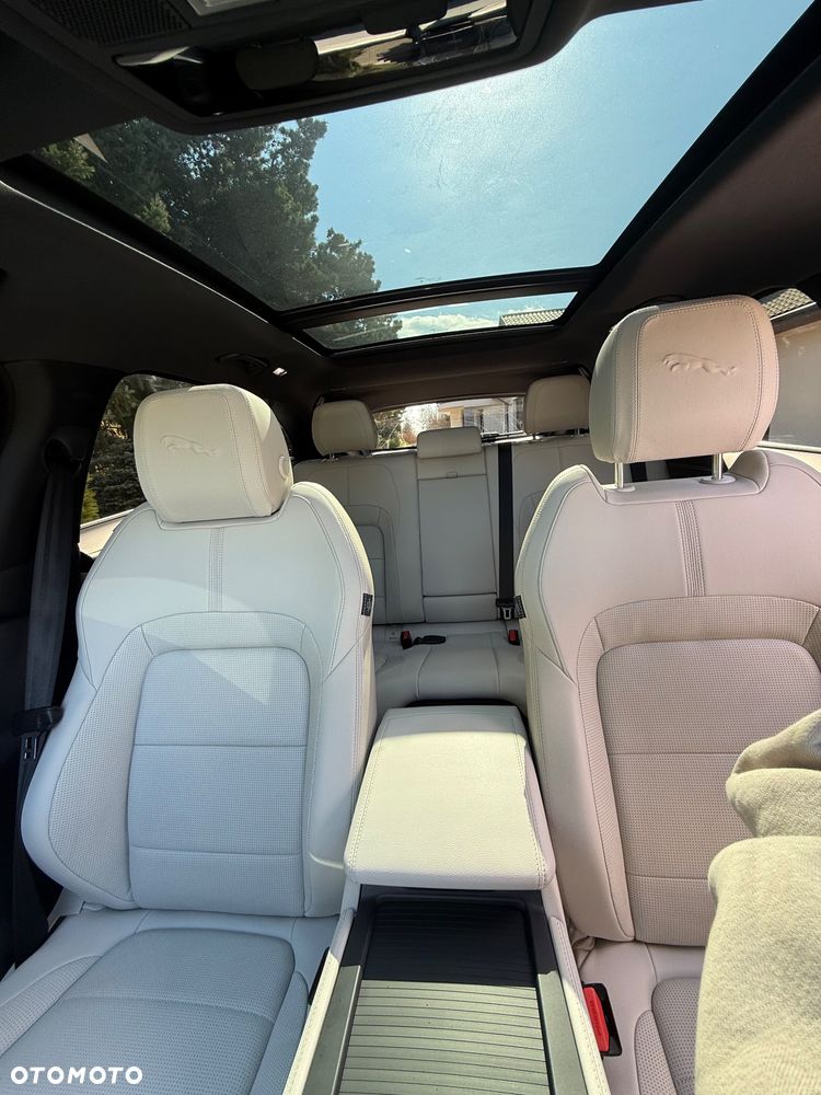 Jaguar F-Pace P250 AWD R-Dynamic S - 12