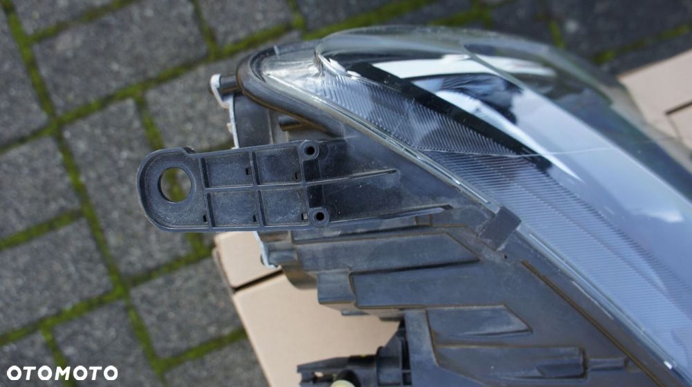 PRZEDNIA LEWA PRAWA LAMPA DACIA DUSTER II - 8