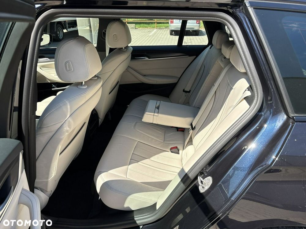 BMW Seria 5 530i xDrive mHEV M Sport sport - 19