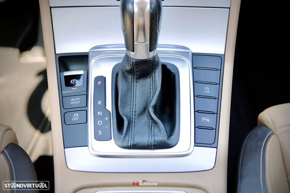 VW Passat CC 2.0 TDi BlueMotion DSG - 24