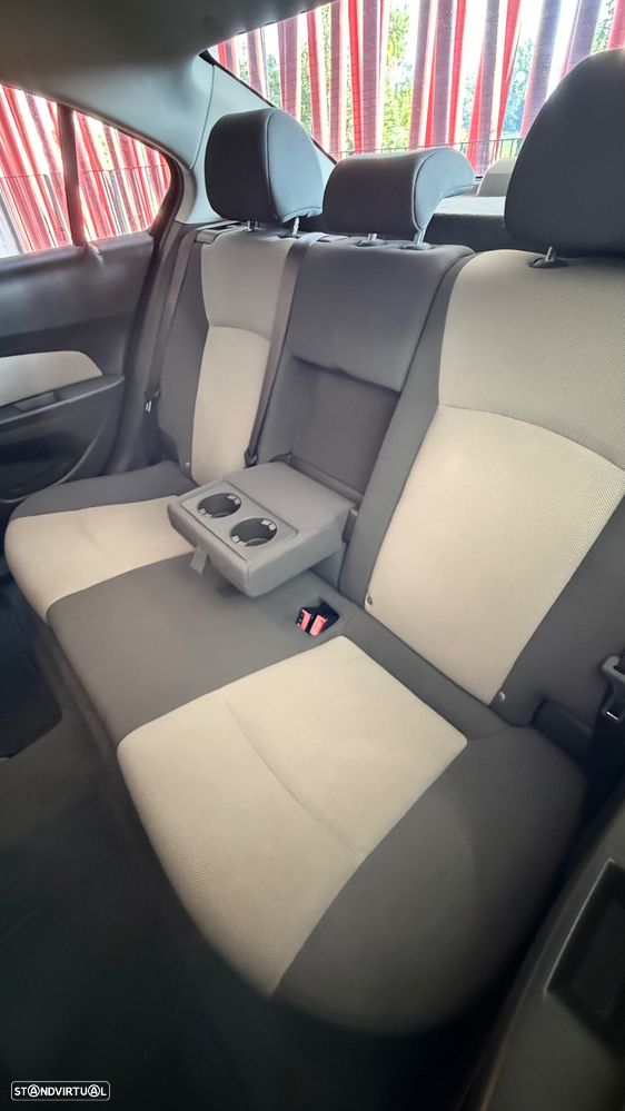 Chevrolet Cruze 1.6 LS - 18
