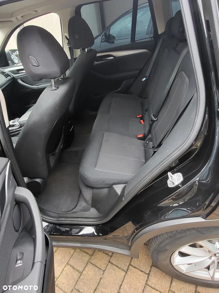 BMW X3 xDrive20d Advantage - 11