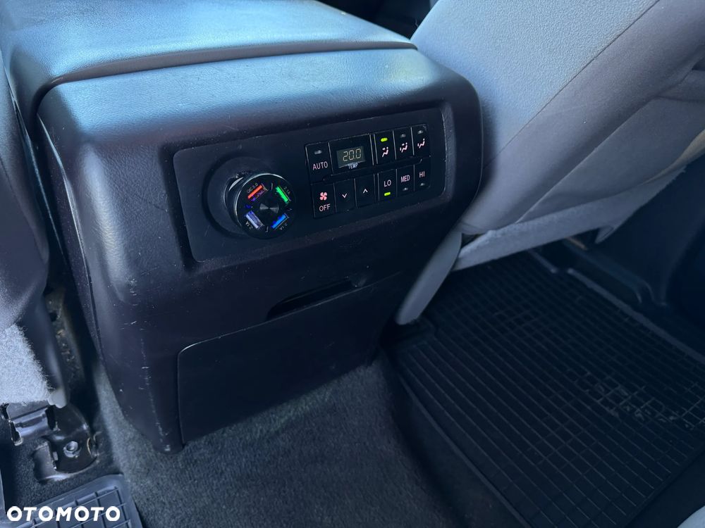Toyota Sequoia - 18