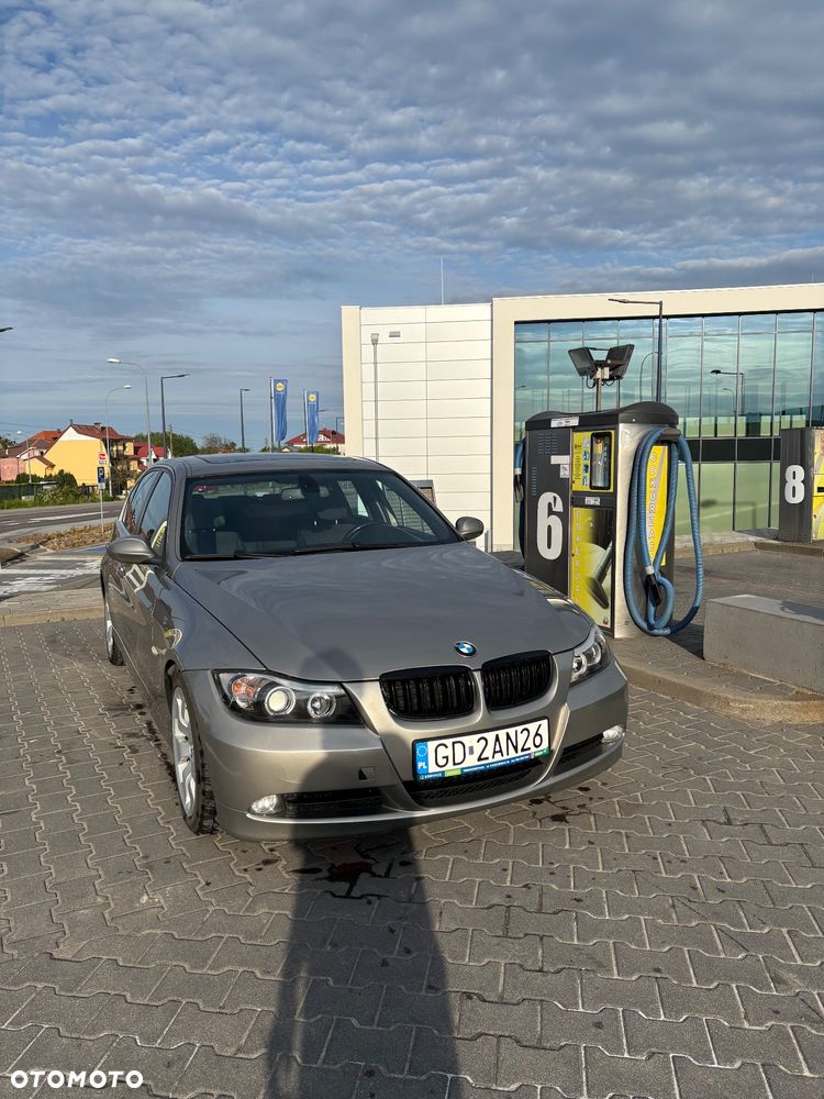 BMW Seria 3 325i - 1