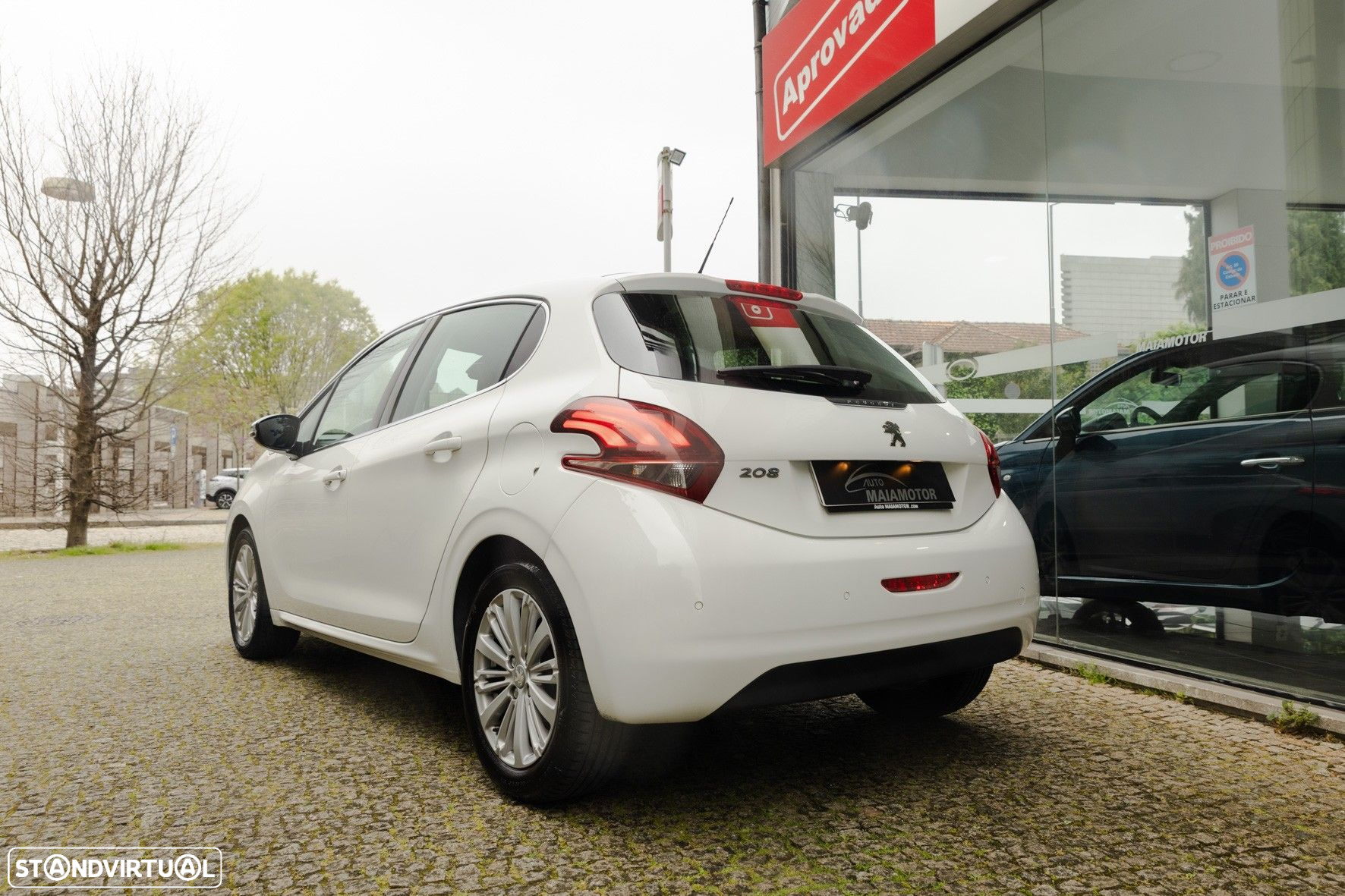 Peugeot 208 1.2 PureTech Allure - 8