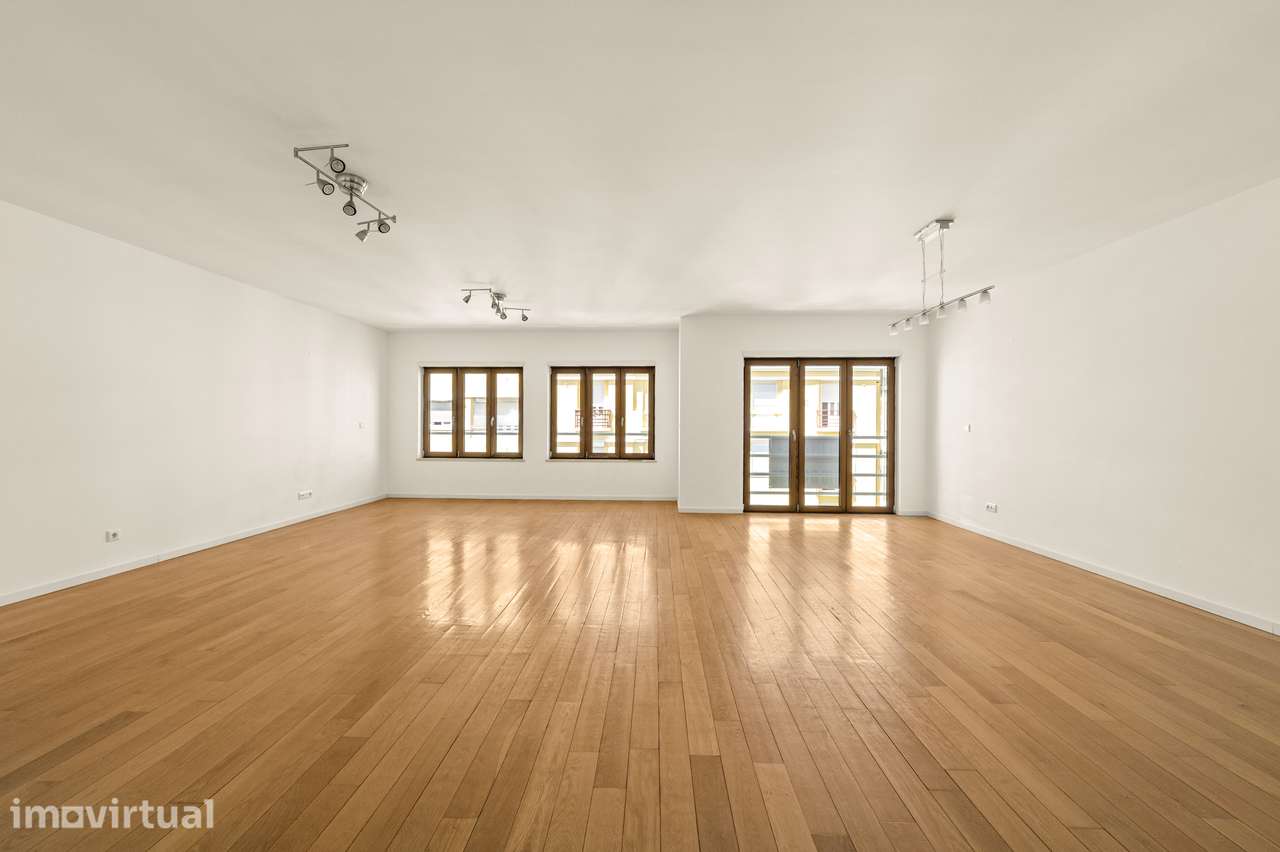 Apartamento T3 - Rua Rodrigo da Fonseca - Excelente estado - Grande imagem: 2/29