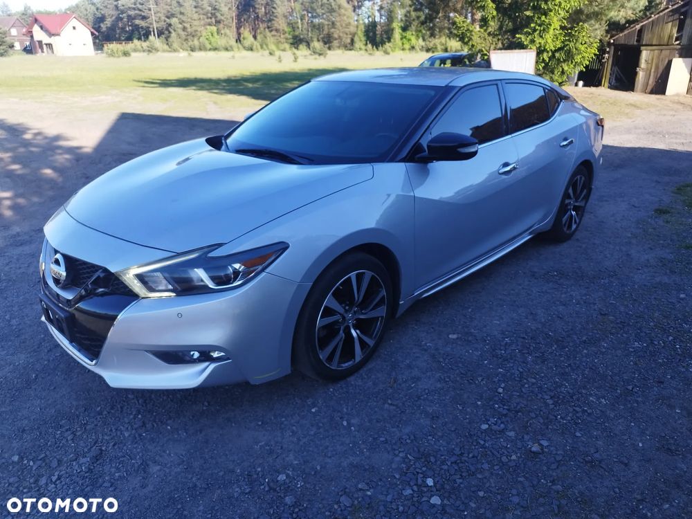 Nissan Maxima - 1