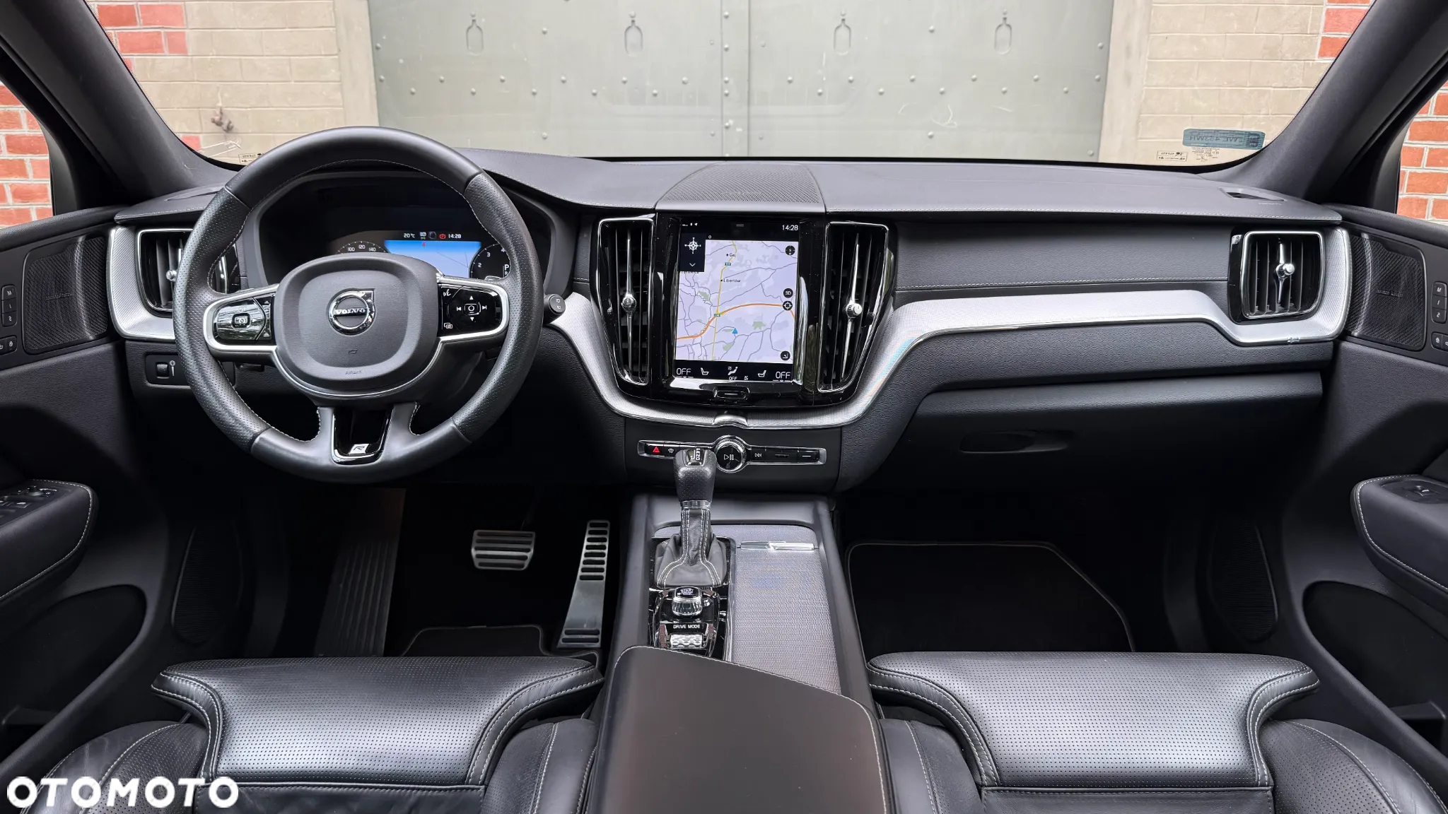 Volvo XC 60 T6 AWD R-Design - 26