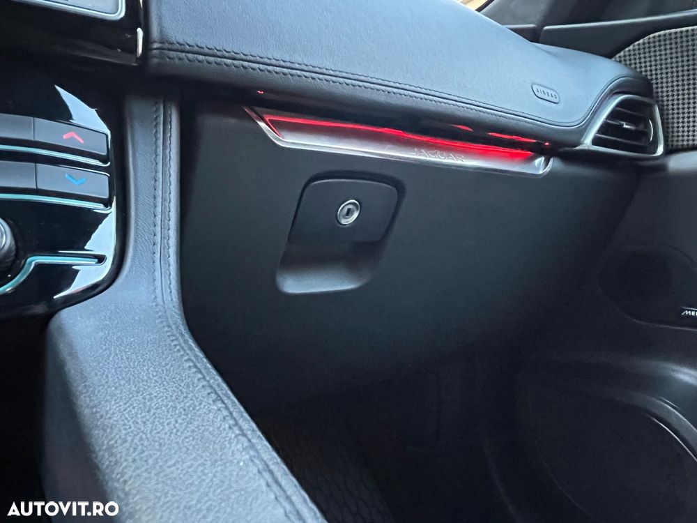 Jaguar F-Pace 30d AWD R-Sport - 29