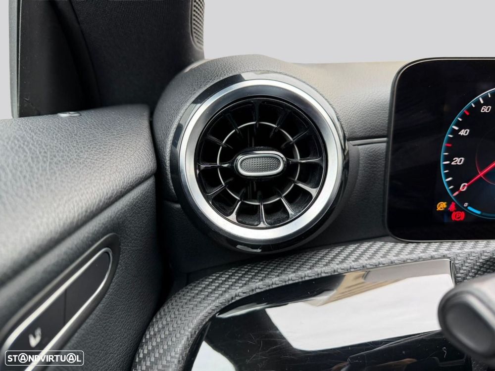 Mercedes-Benz CLA 180 - 40