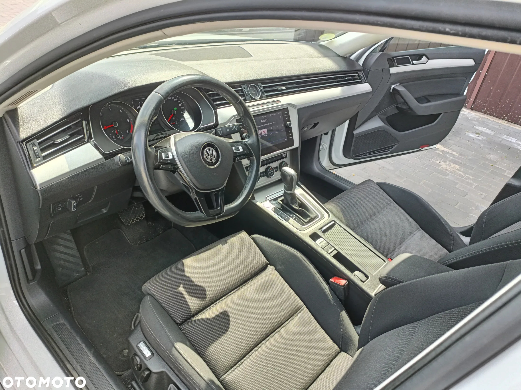 Volkswagen Passat Variant 1.6 TDI (BlueMotion Technology) DSG Trendline - 11