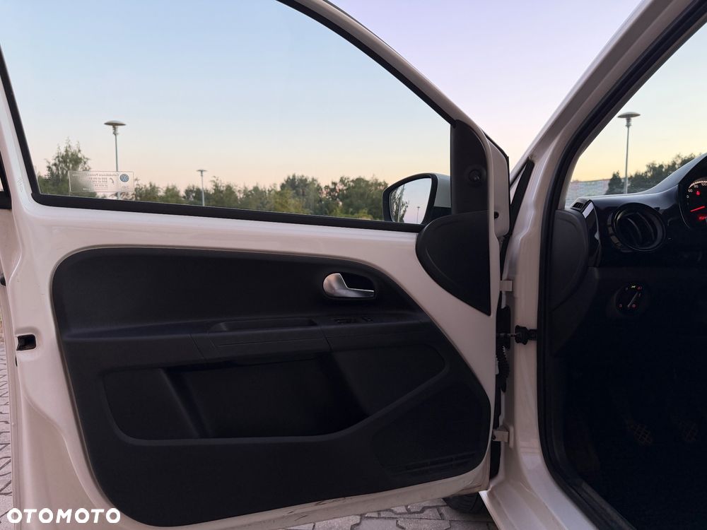 Volkswagen up! - 12