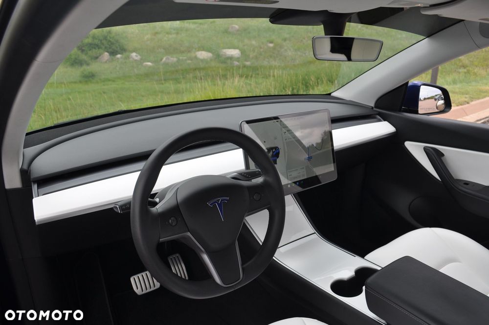 Tesla Model Y - 11