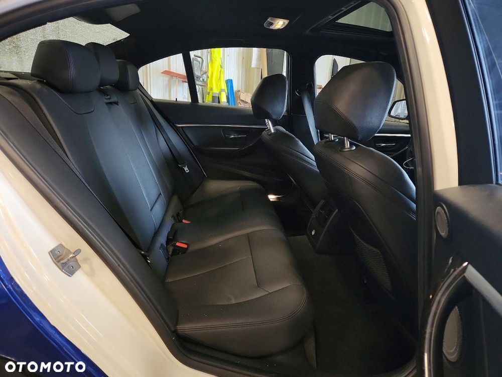 BMW Seria 3 328i xDrive Sport-Aut Sport Line - 9
