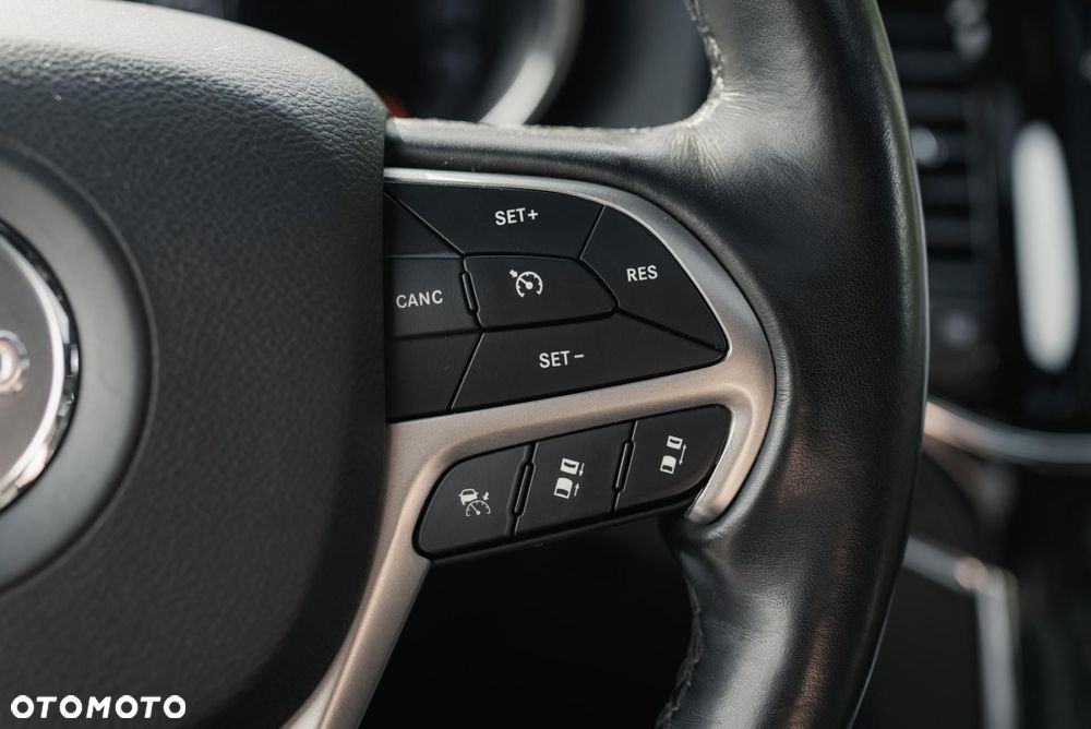 Jeep Grand Cherokee - 26