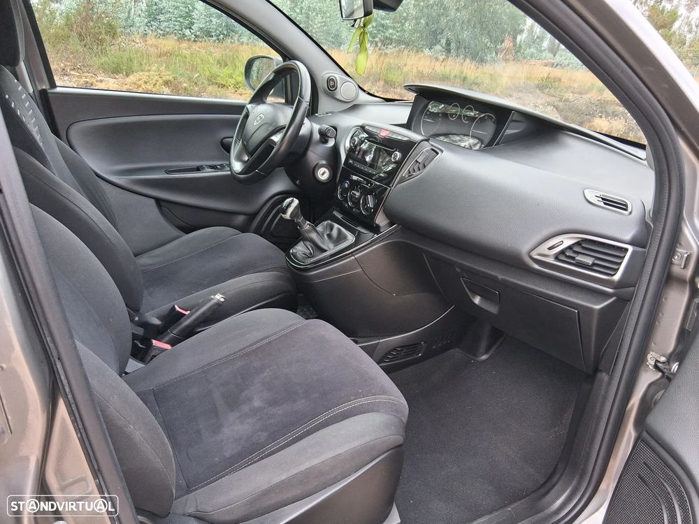 Lancia Ypsilon 2011 photo 5