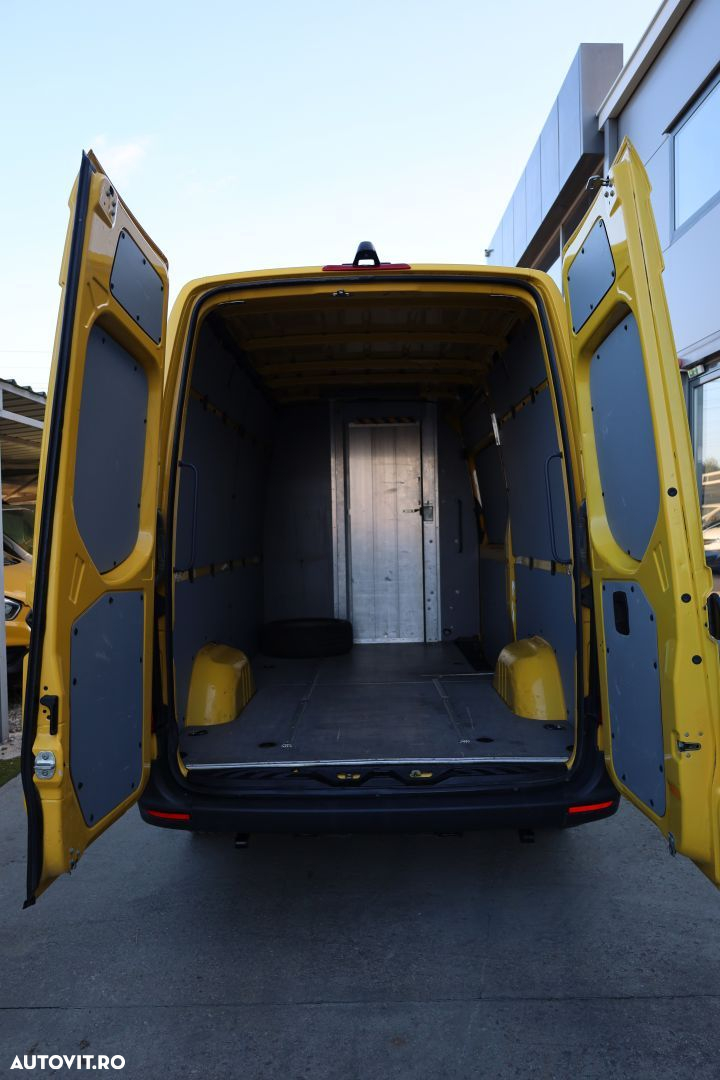 Mercedes-Benz Sprinter - 11