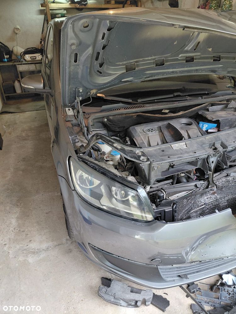 Volkswagen Touran - 5